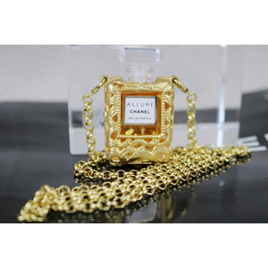 Rank SA ｜     CHANEL Vintage Perfume No5 Brass Perfume Necklace     ｜090504