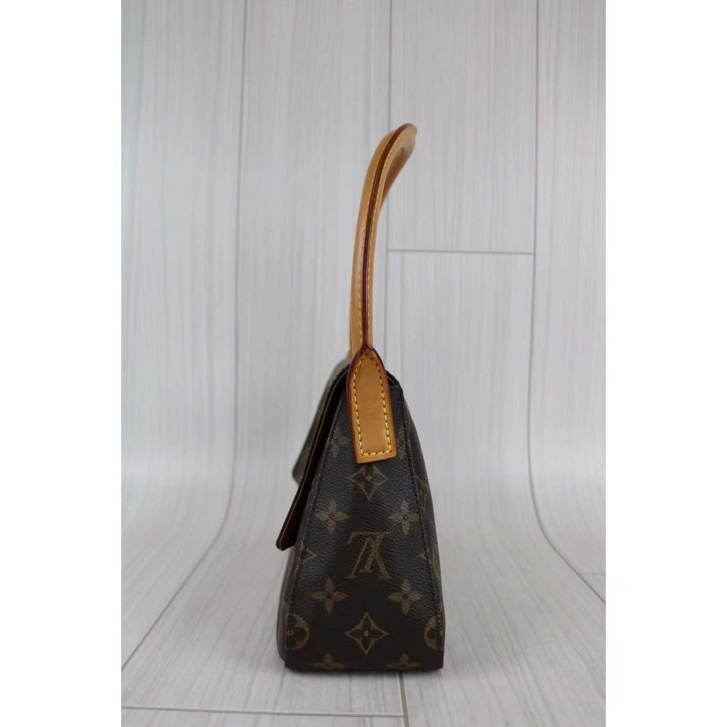 Rank A   ｜ LV Monogram Mini looping Shoulder Bag ｜012401