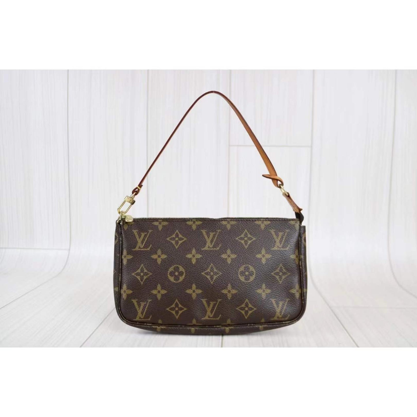 Rank AB ｜     LV Monogram Pochette Accessoires    ｜012609