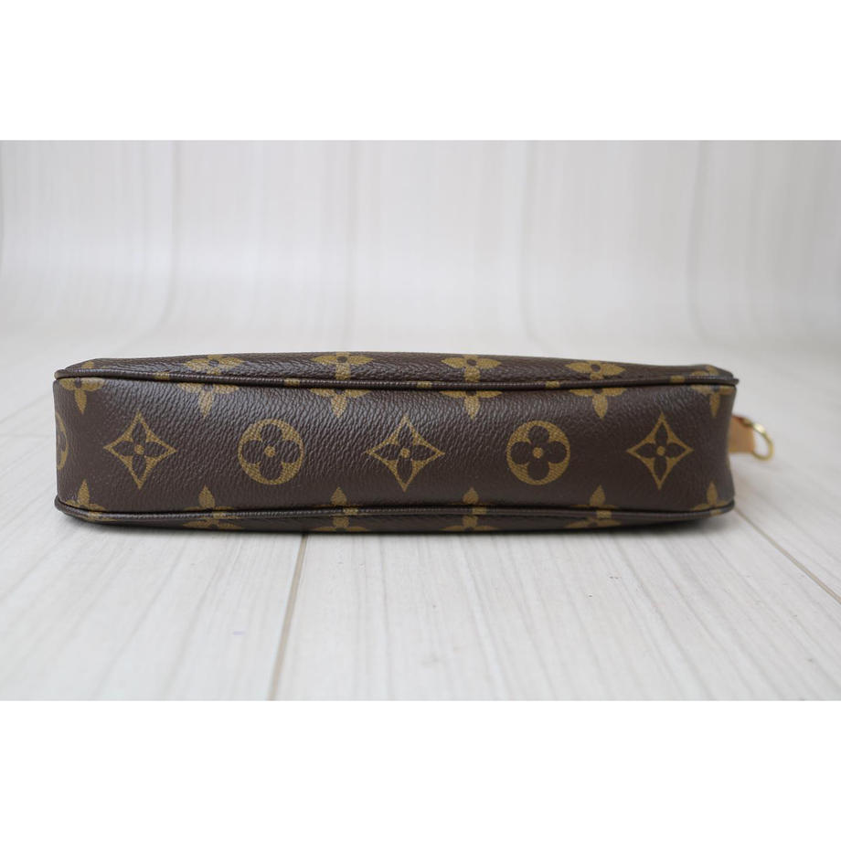 Rank SA ｜     LV Monogram Pochette Accessoires    ｜082302