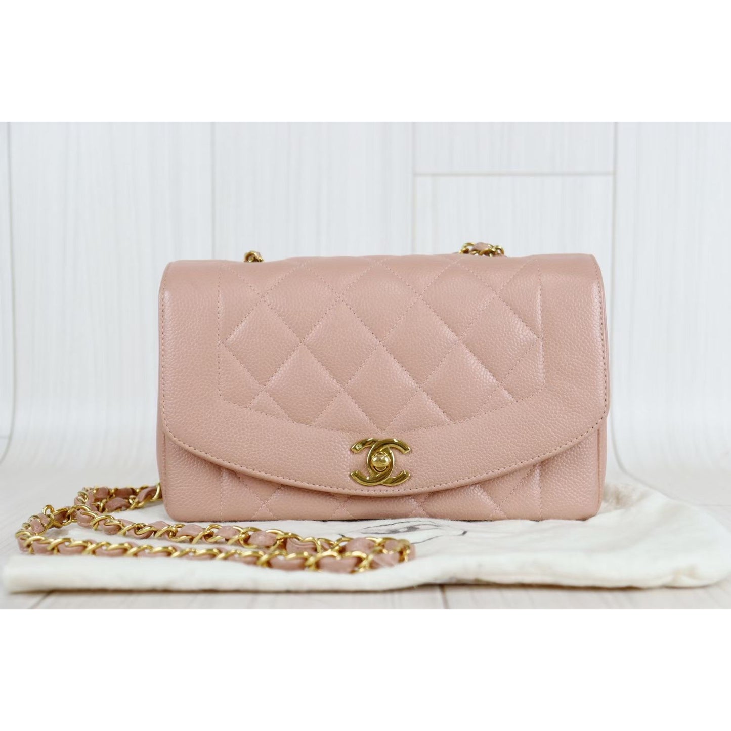 Rank AB ｜ CHANEL Matrasse Diana 22 Chain Shoulder Bag ｜072024