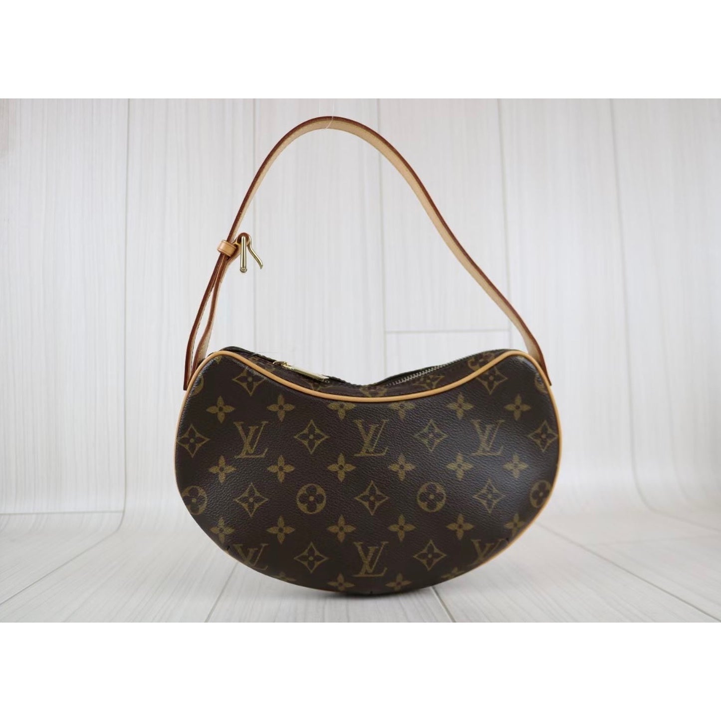 Rank A ｜LV Monogram Pochette Croissant Shoulder Bag｜061410