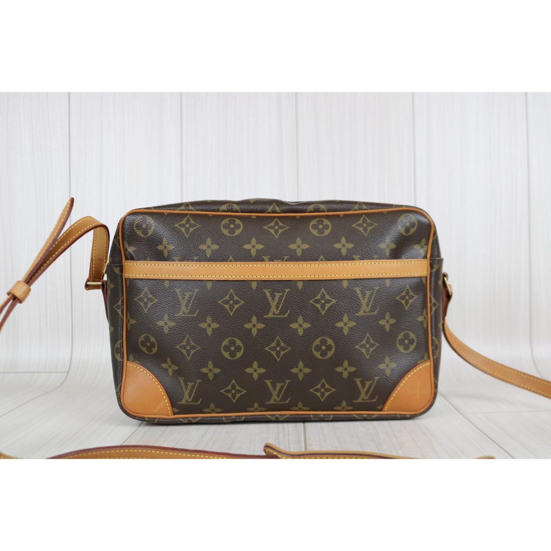 LOUIS VUITTON Monogram Trocadero 27 1276016