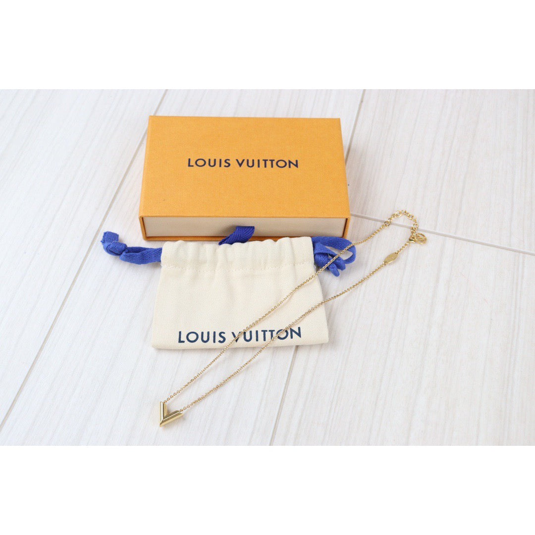 Rank SA ｜ LV Collier Essential V Necklace ｜23041301