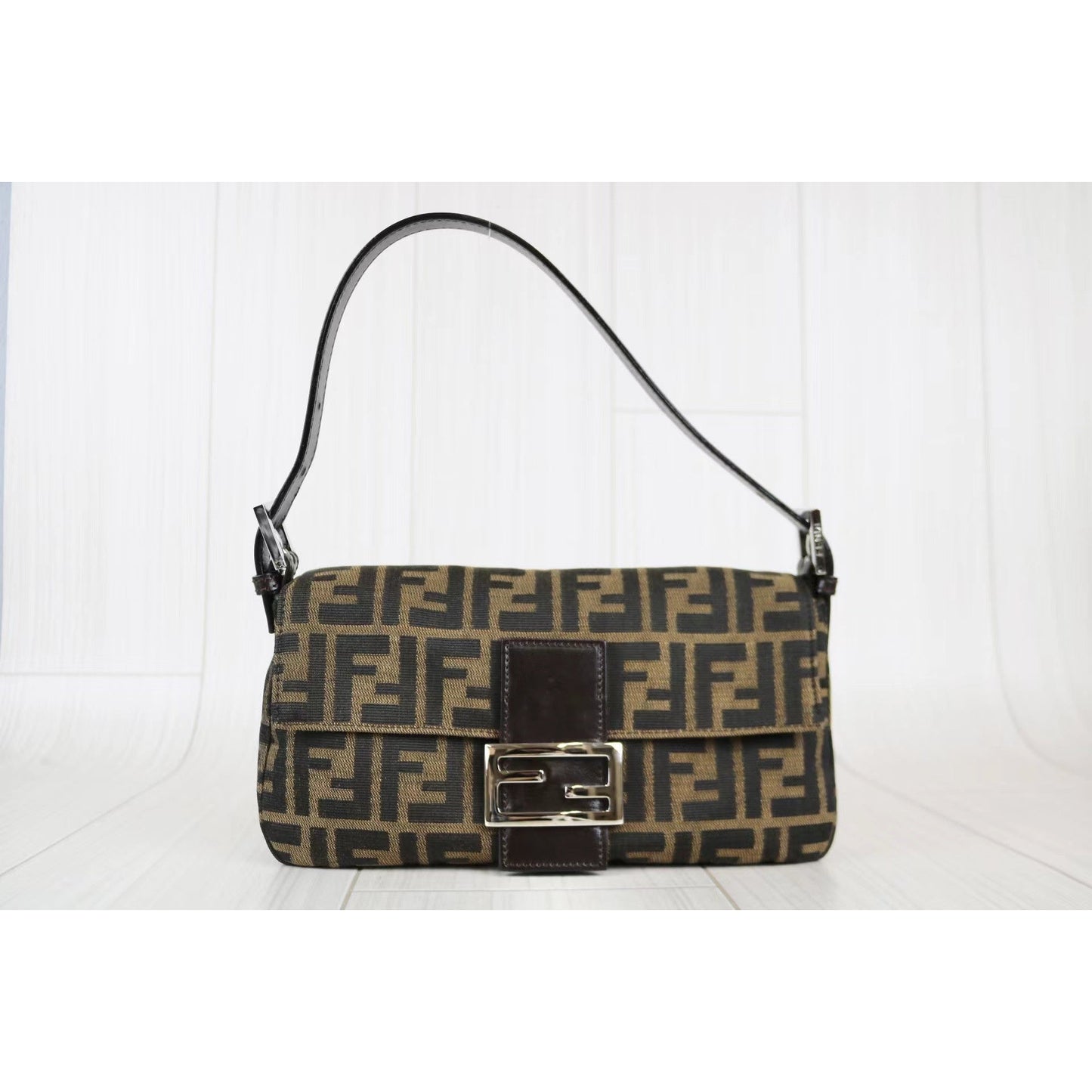 W-Rank A ｜ FENDI Zucca Mamma Baguette Shoulder Bag ｜062105