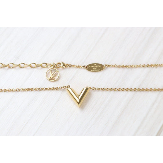 Rank SA ｜ LV Collier Essential V Necklace ｜23010705