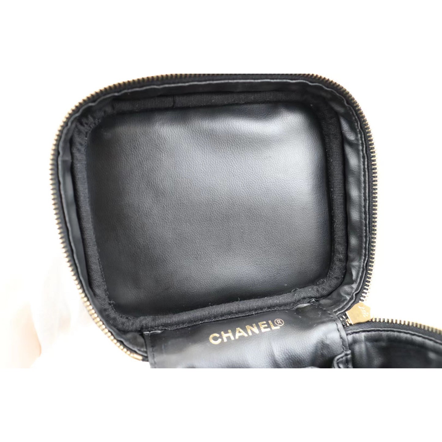 Rank SA ｜ CHANEL Caviar Skin Vanity Handbag ｜072207