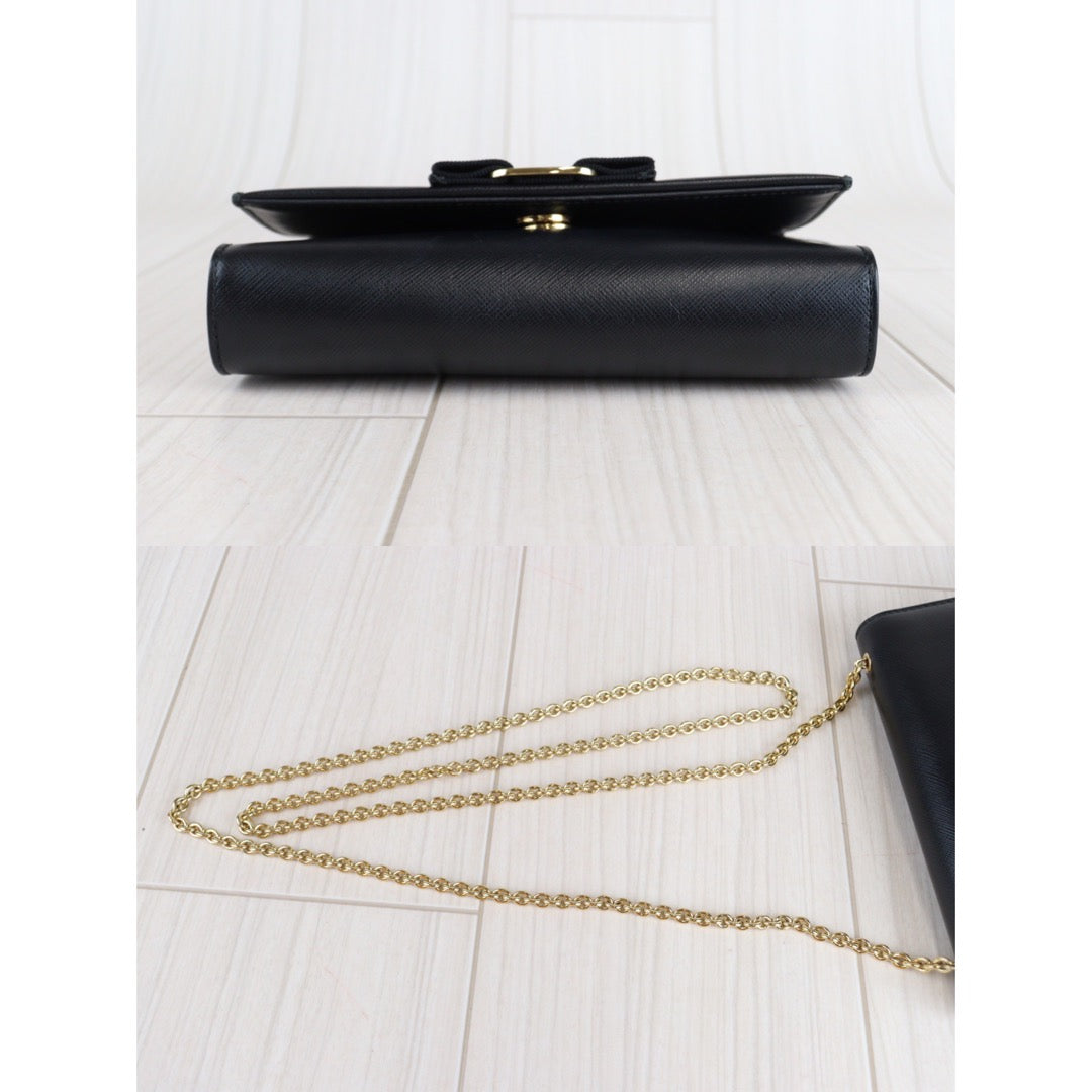 Rank A  ｜Ferragamo Leather Chain Shoulderbag｜23030905