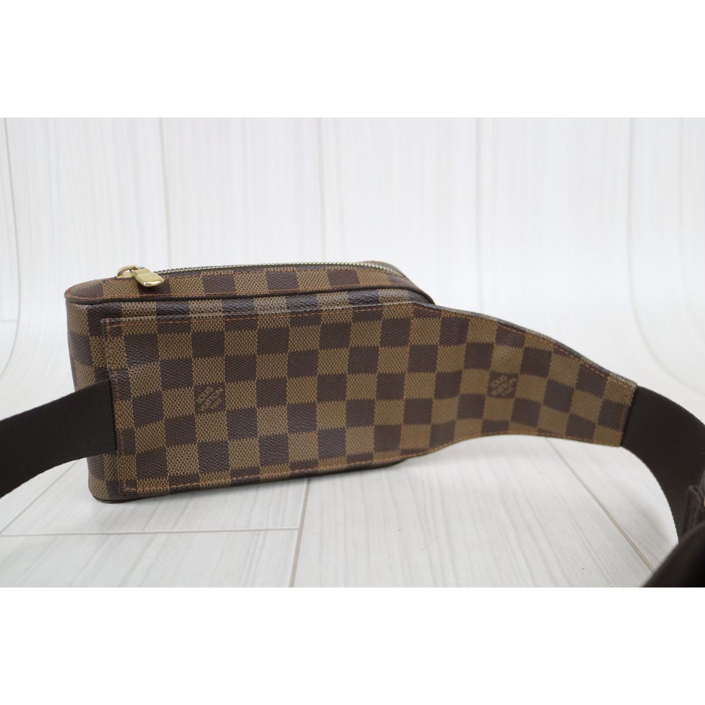 Rank A ｜ LV Damier Body Bag ｜022510