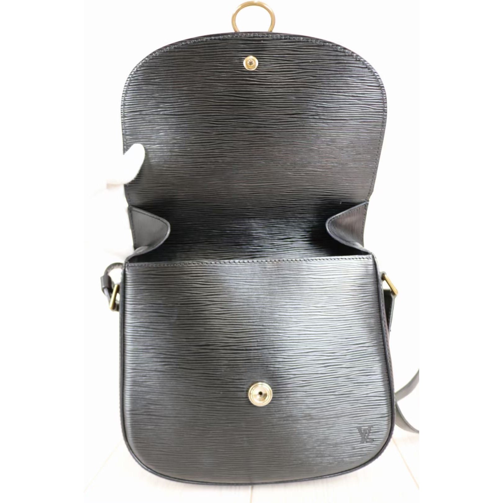 ○Vintage Epi Saint-Cloud Shoulder Bag ○ Condition: Rank A （Very