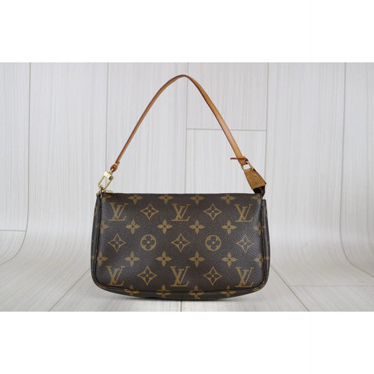 Rank AB ｜ LV Monogram Pochette Accessoires ｜040404