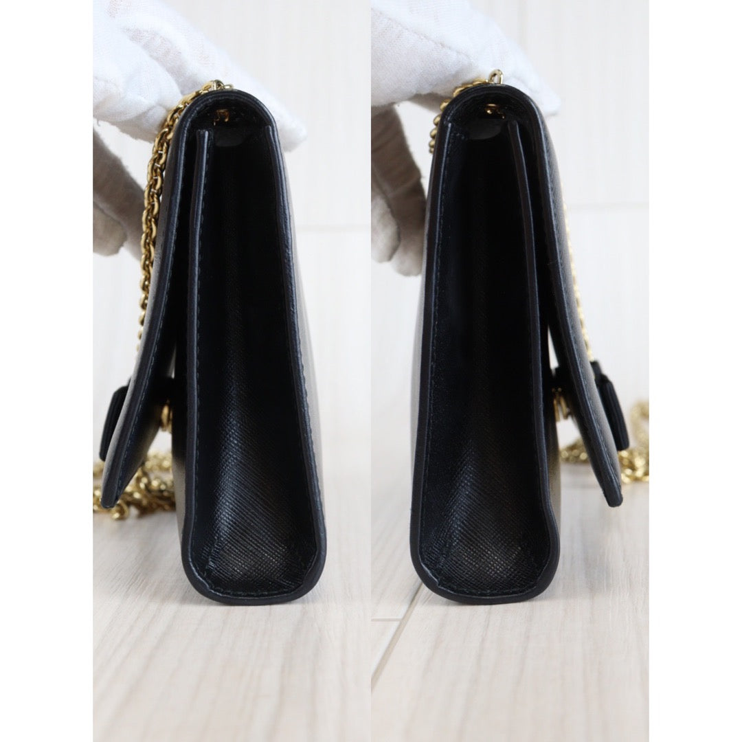 Rank A  ｜Ferragamo Leather Chain Shoulderbag｜23030905