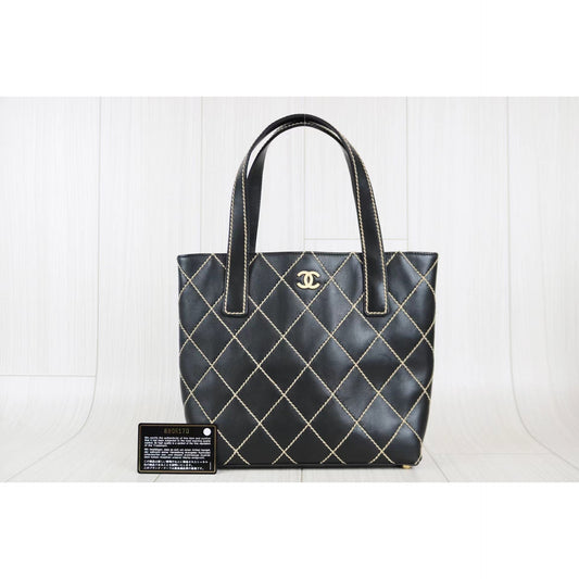 W-Rank A ｜Chanel Black Lamb Skin Wild Stitching Coco Mark Handbag ｜062108