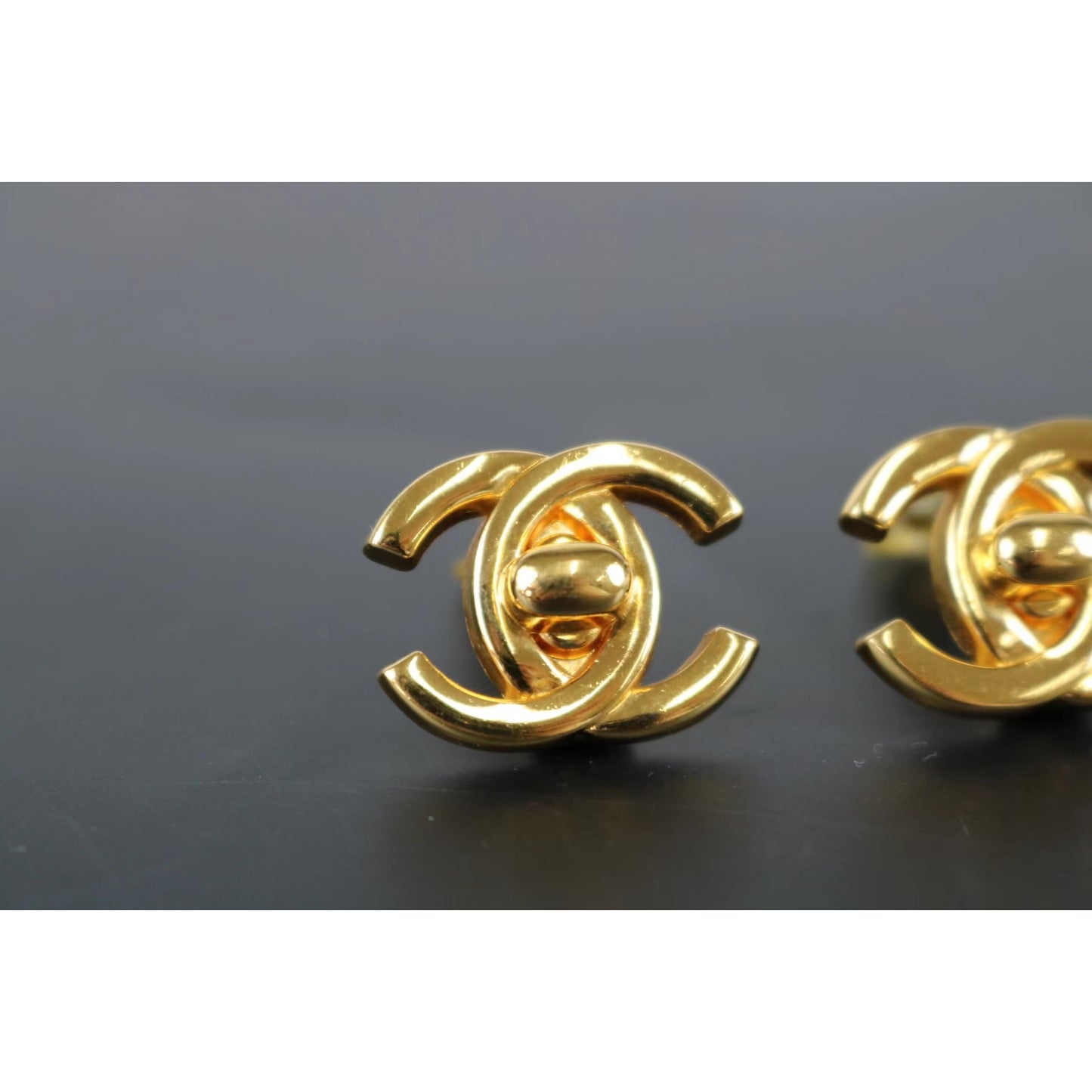 Rank SA ｜CHANEL Coco Mark Vintage Earrings ｜053007