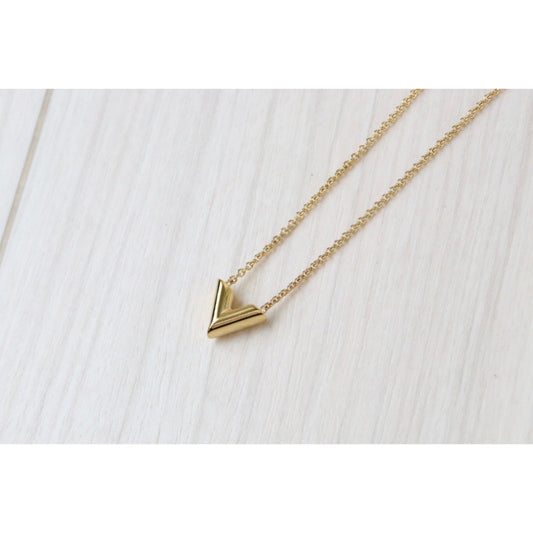 Rank SA ｜ LV Collier Essential V Necklace ｜22122703