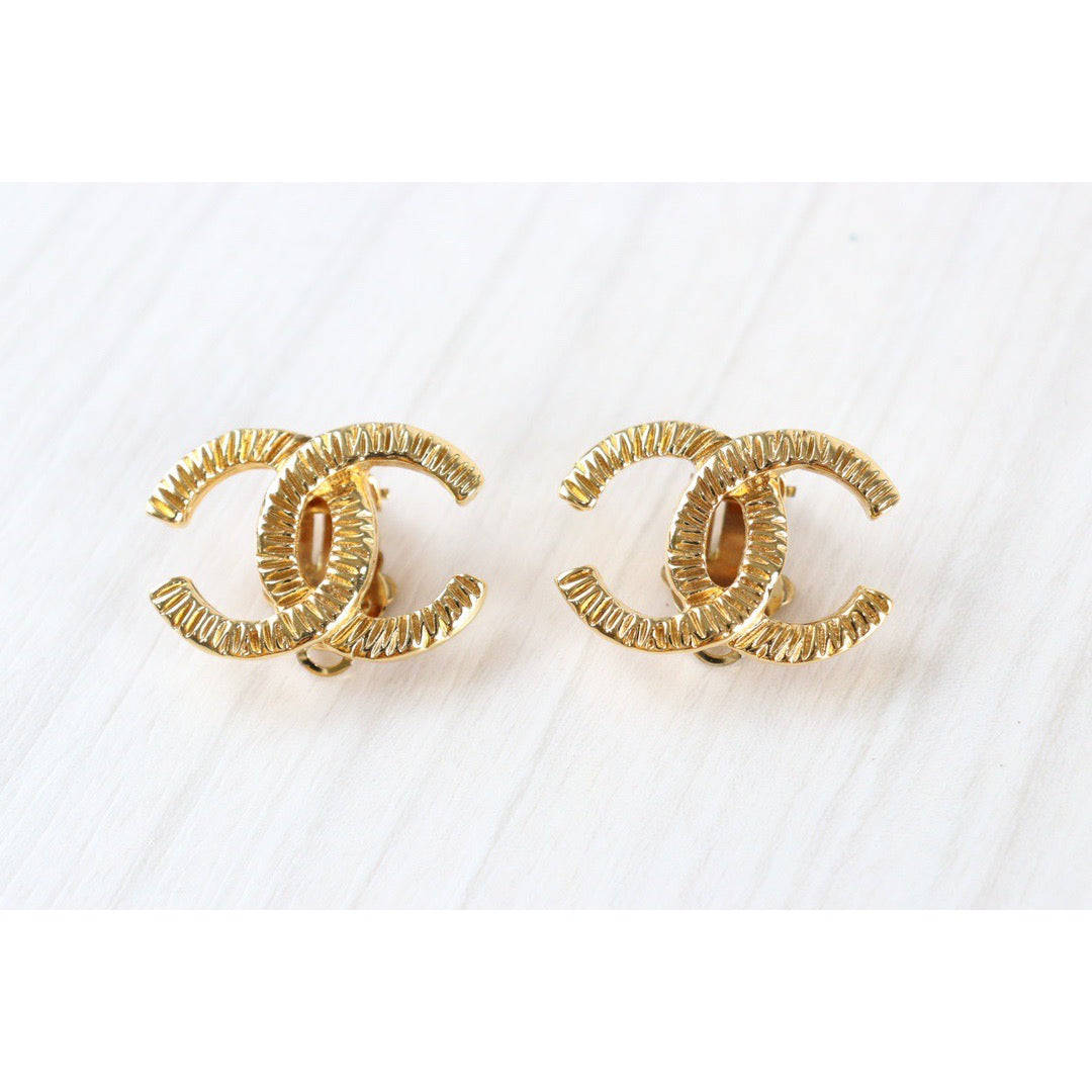 Rank A ｜CHANEL Vintage Earrings ｜23021603