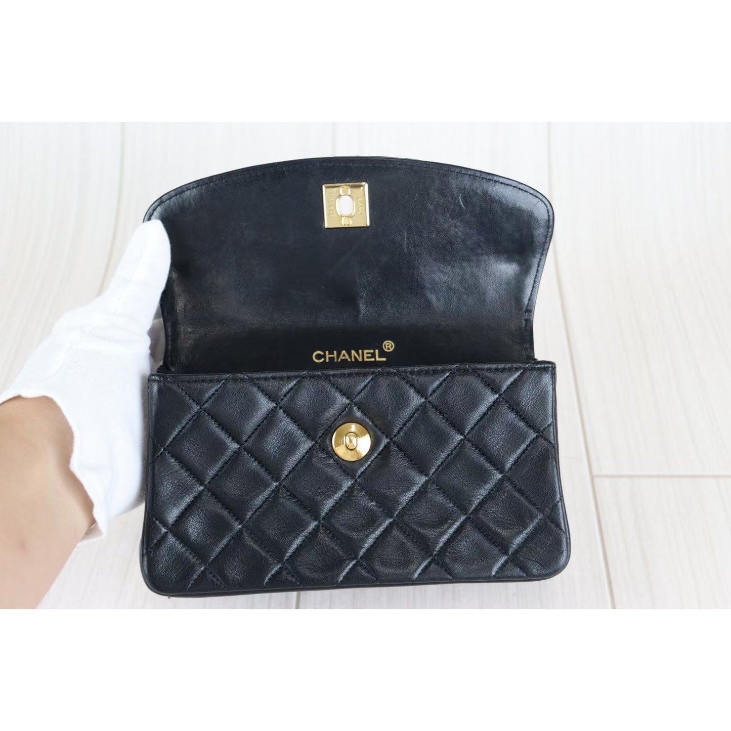 Rank A ｜ CHANEL Matelasse Lamb Leather Vintage Shoulder Bag ｜ 081002