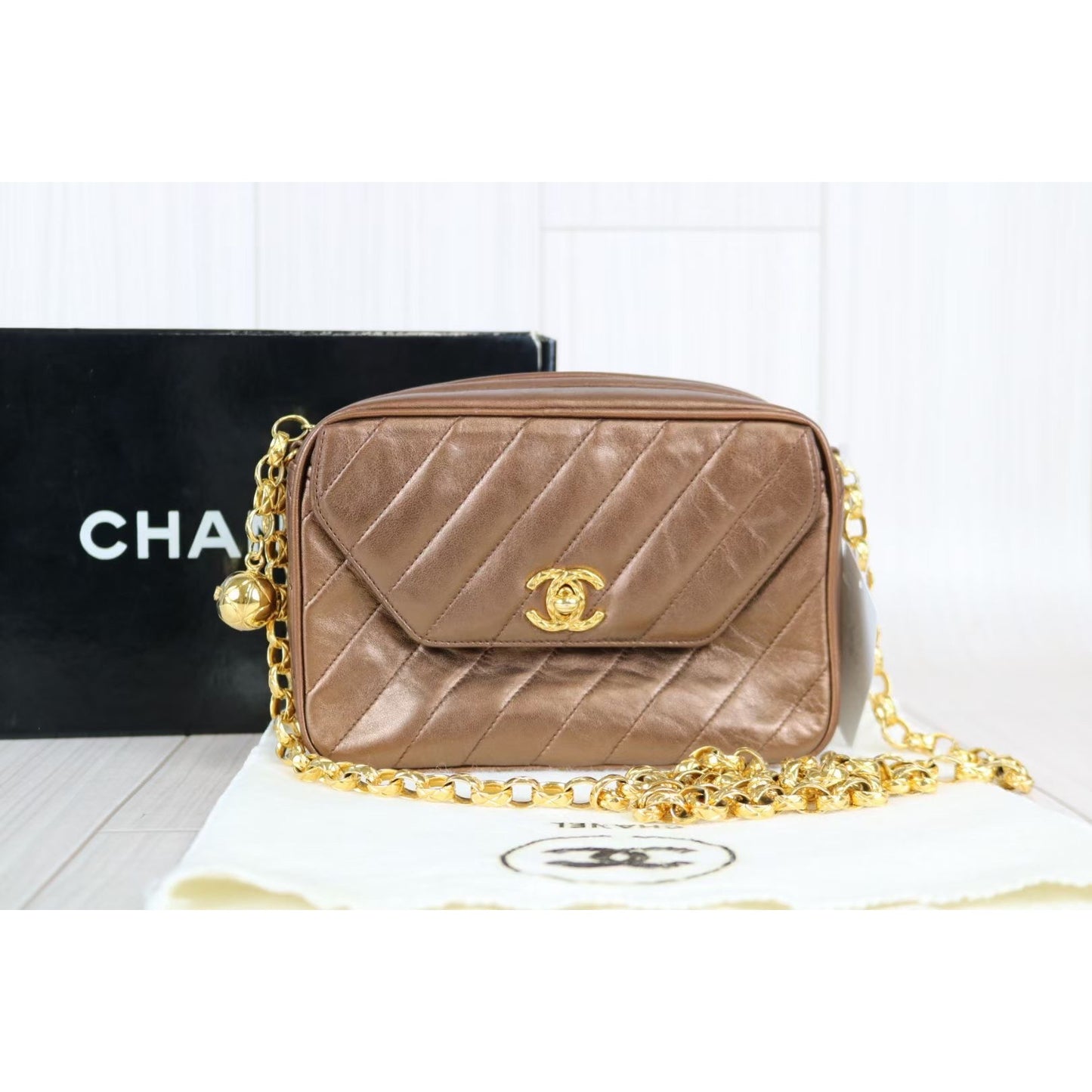 Rank A ｜ CHANEL Vintage  Lamb Skin Chain Shoulder Bag ｜041208