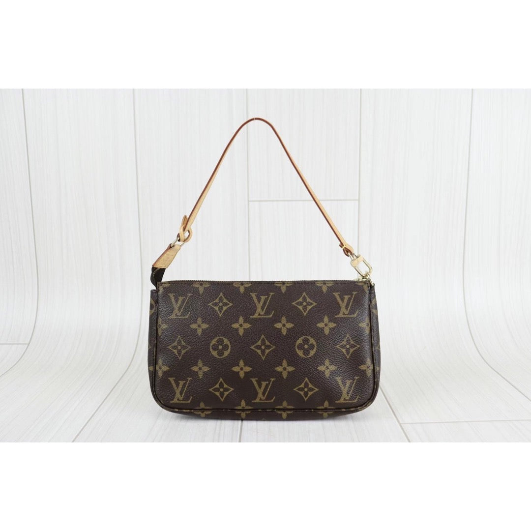 Rank AB ｜ LV Monogram Pochette Accessoires ｜22111003