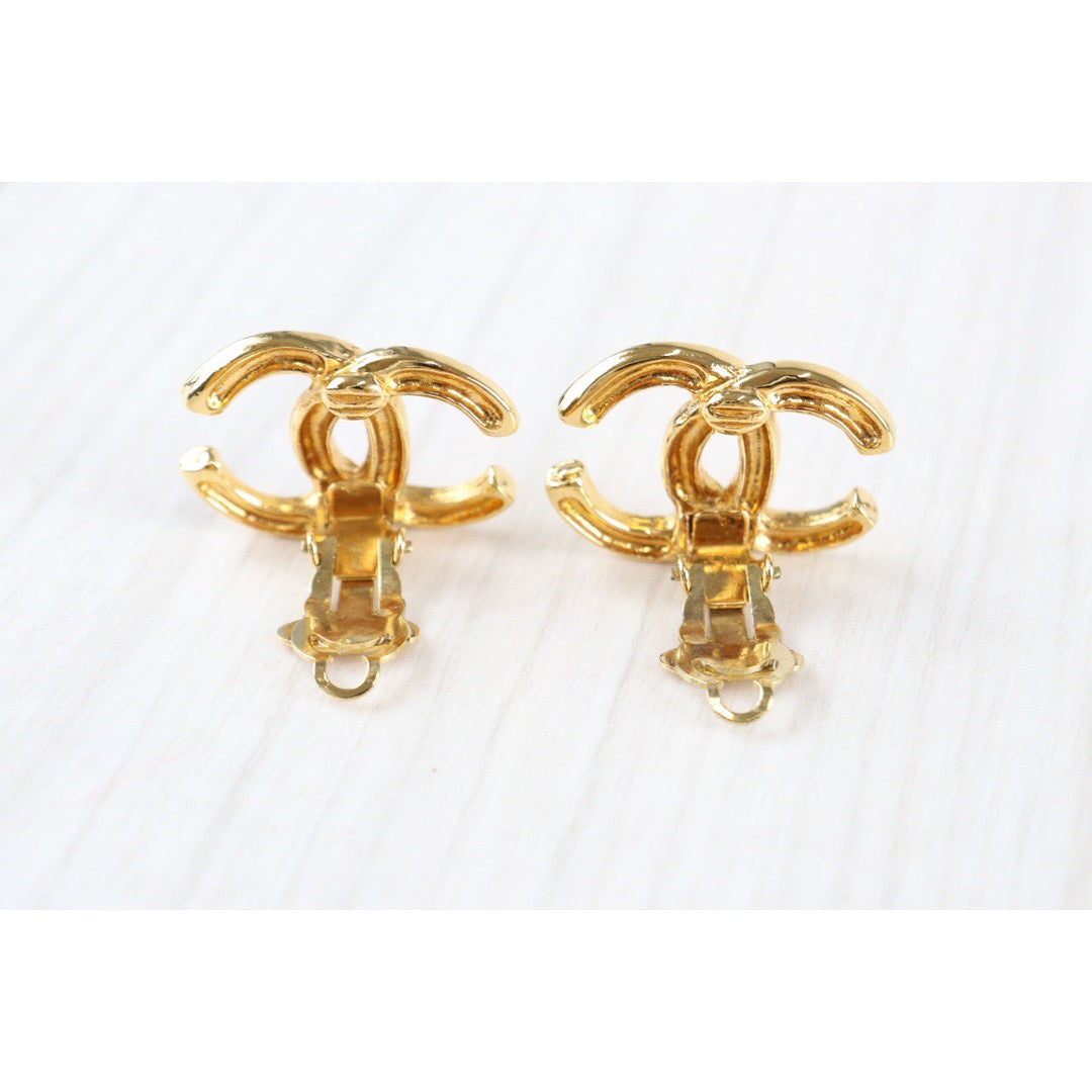 Rank A ｜CHANEL Vintage Earrings ｜23021603