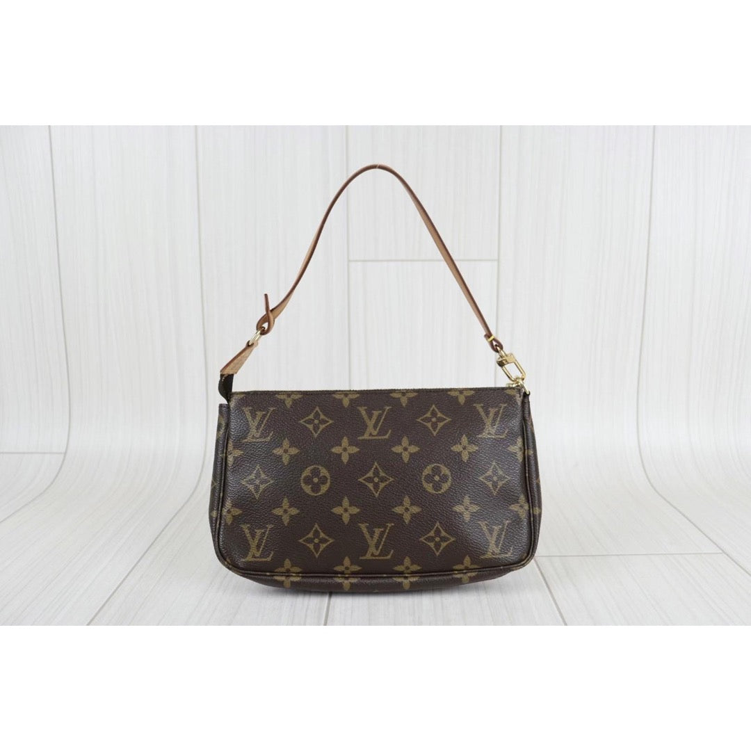 Rank AB ｜ LV Monogram Pochette Accessoires ｜22110804