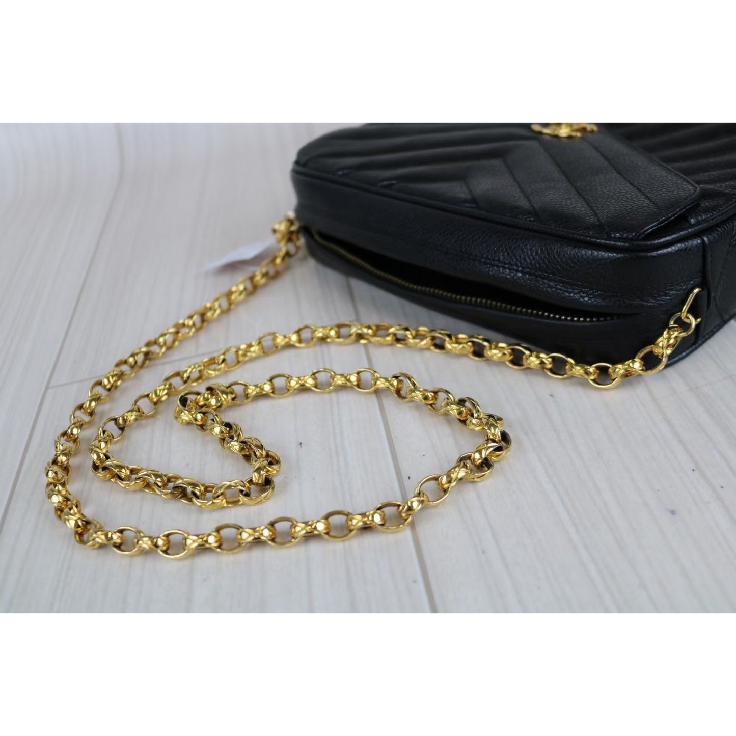 Rank A ｜ CHANEL Vintage Caviar Skin Carved Gold Chain ShoulderBag｜062005