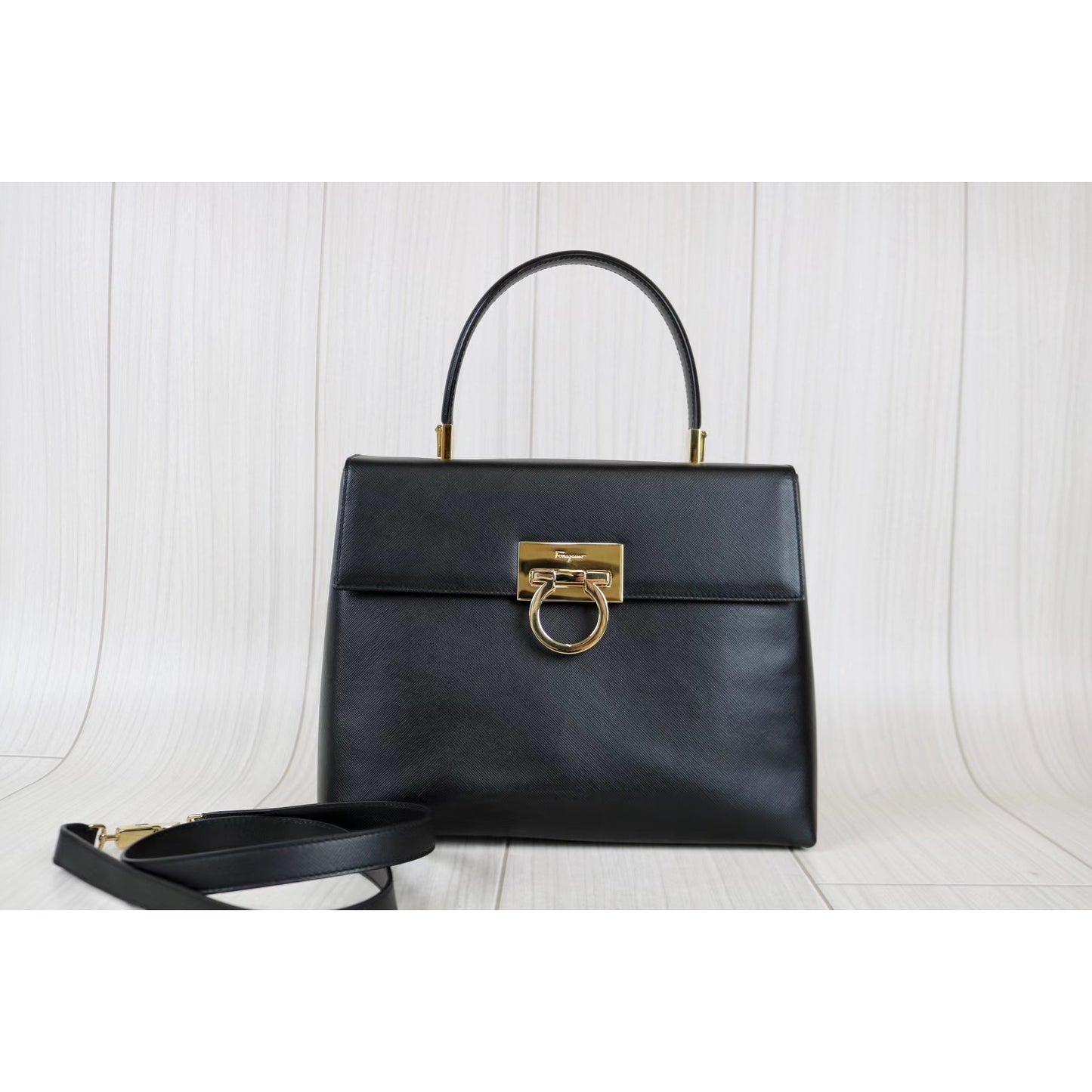 Rank A ｜Ferragamo Gancini 2WAY Handbag Shoulderbag｜022606