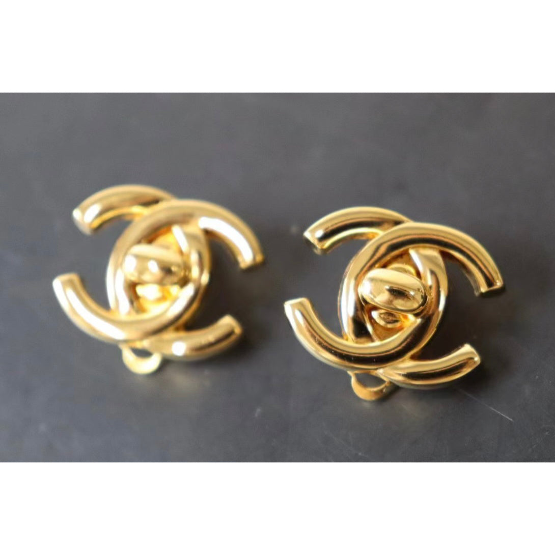 Rank A ｜CHANEL Vintage Earrings ｜082001