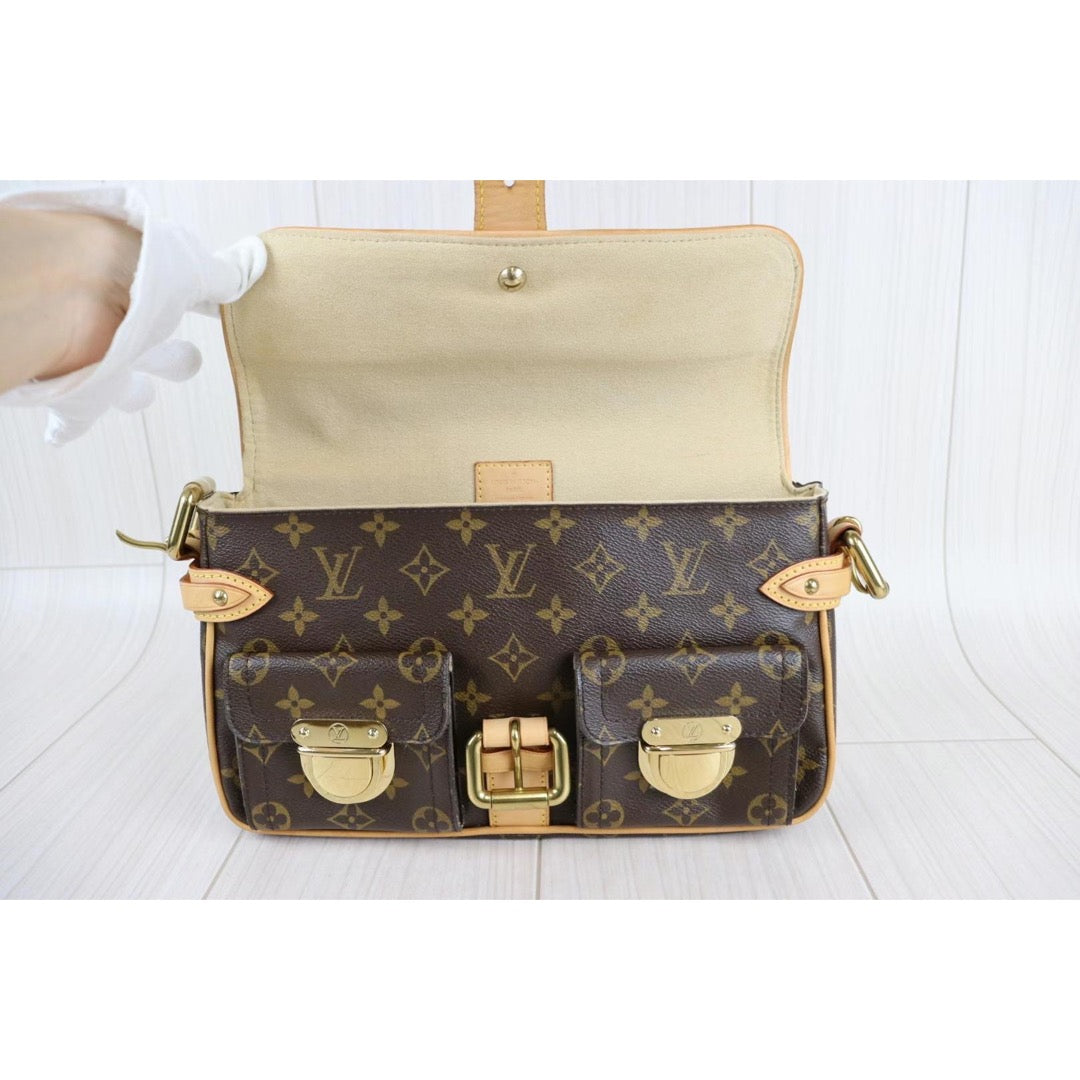 Rank  AB ｜LV Monogram Hudson Shoulder Bag  ｜22111607