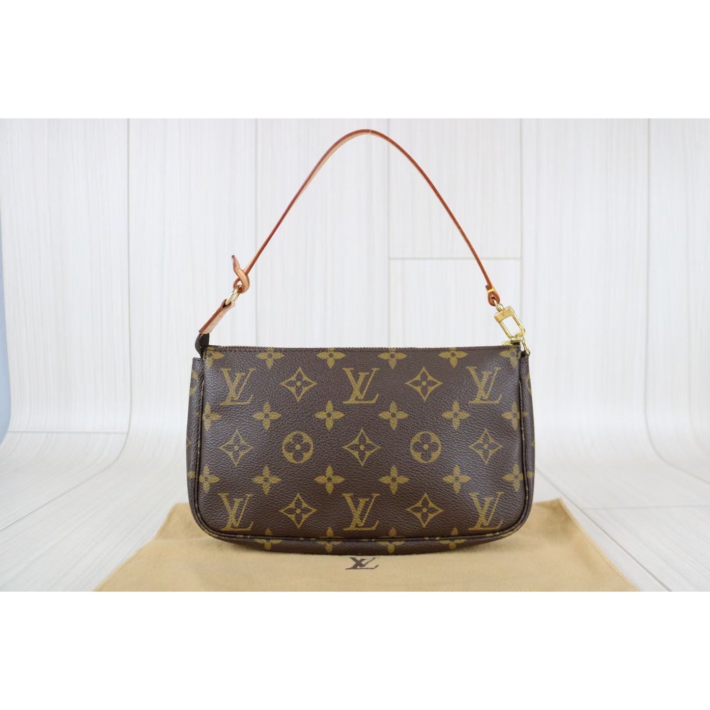 Rank A ｜ LV Monogram Pochette Accessoires ｜070304