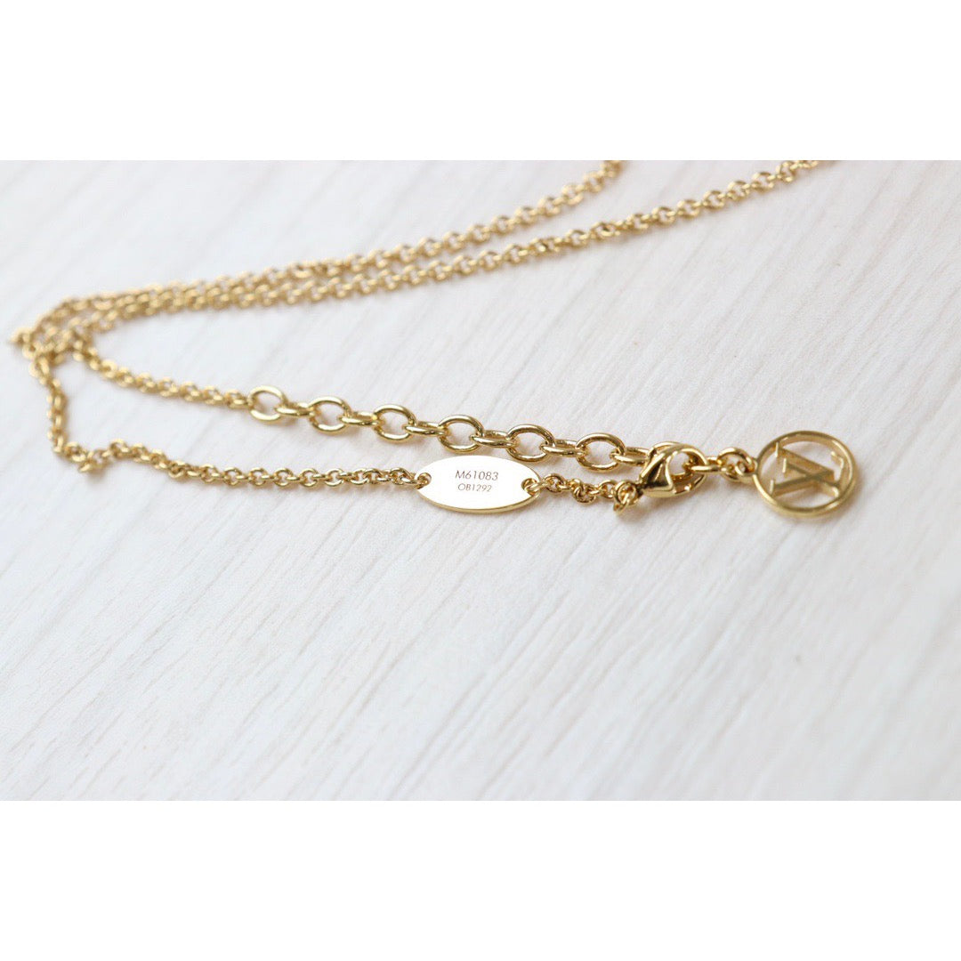 Japan Used Necklace]Louis Vuitton Rank M61083 Essential V-Necklace