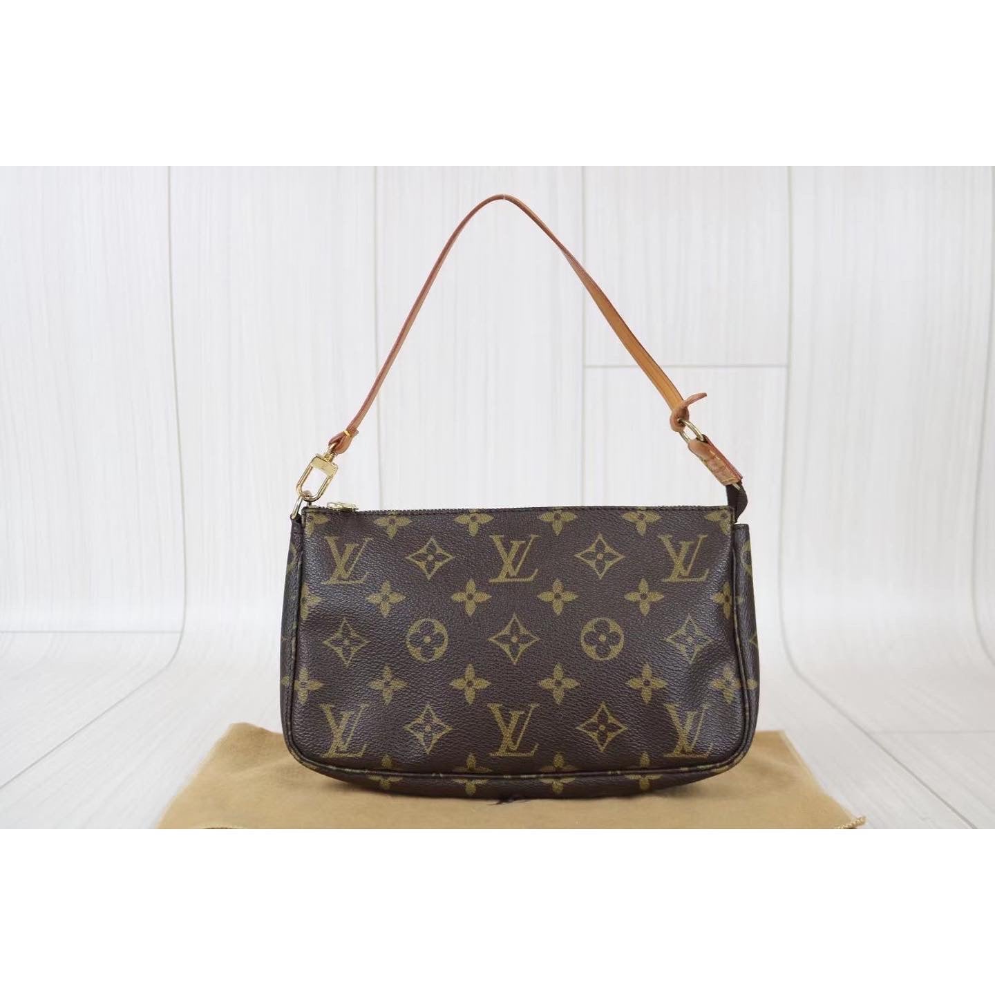 Rank AB ｜ LV Monogram Pochette Accessoires ｜021213