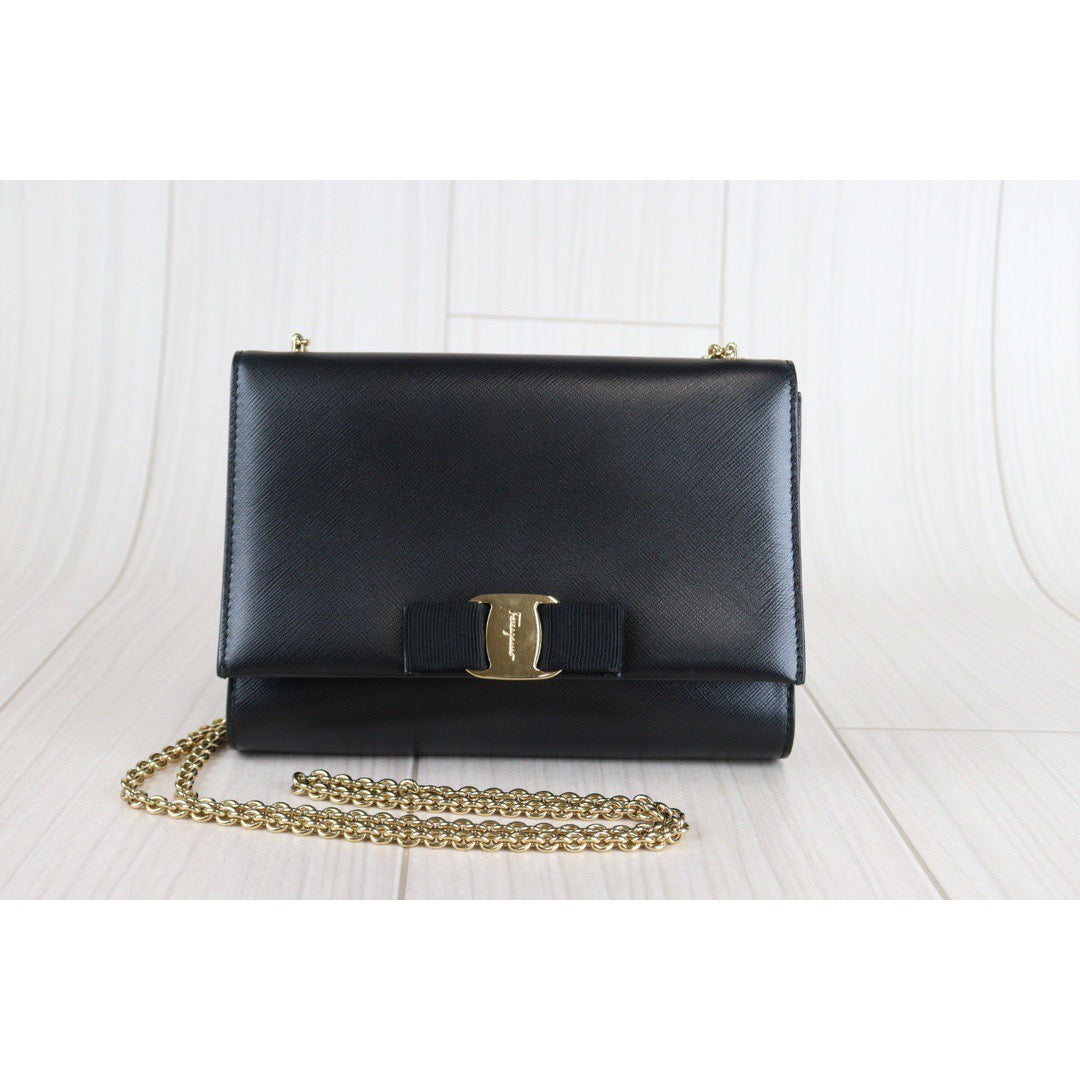 Rank A  ｜Ferragamo Leather Chain Shoulderbag｜23030905