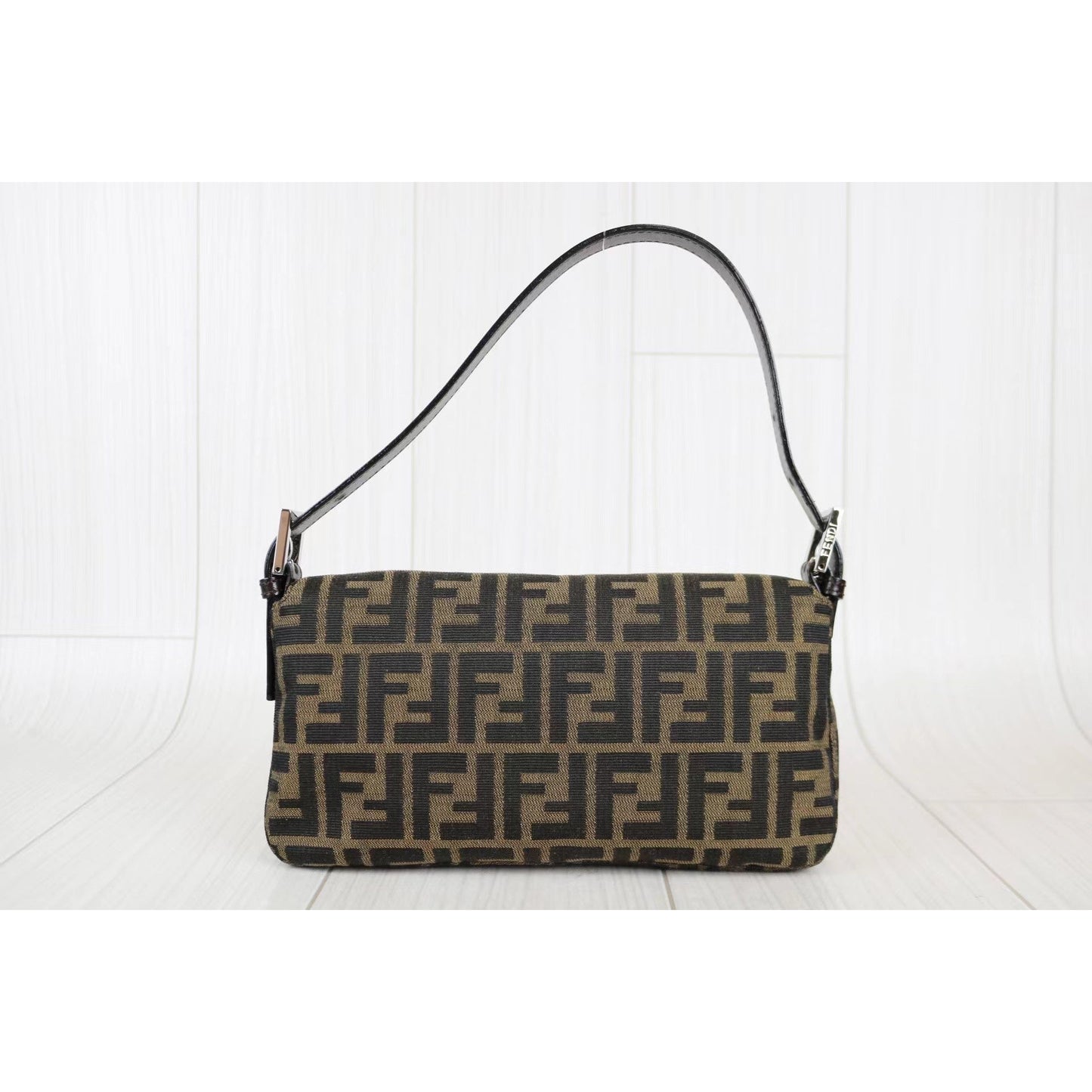 W-Rank A ｜ FENDI Zucca Mamma Baguette Shoulder Bag ｜062105