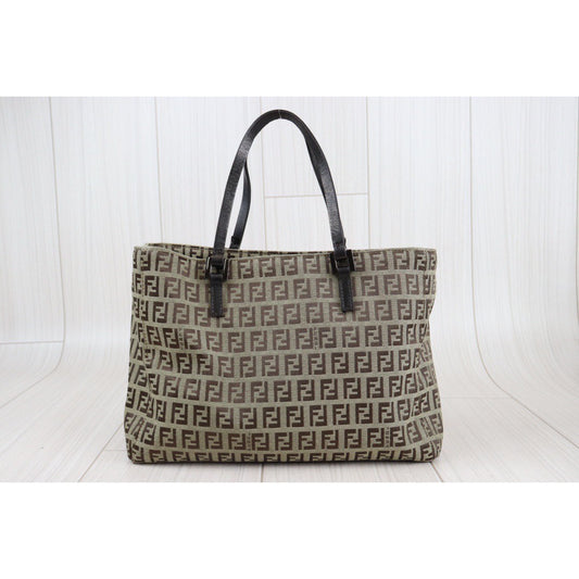 Rank AB ｜FENDI Vintage Toto Bag  ｜23011003