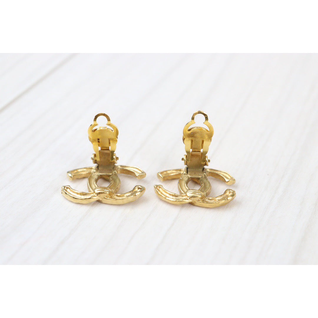 Rank A ｜CHANEL COCO Vintage Earrings ｜23041401