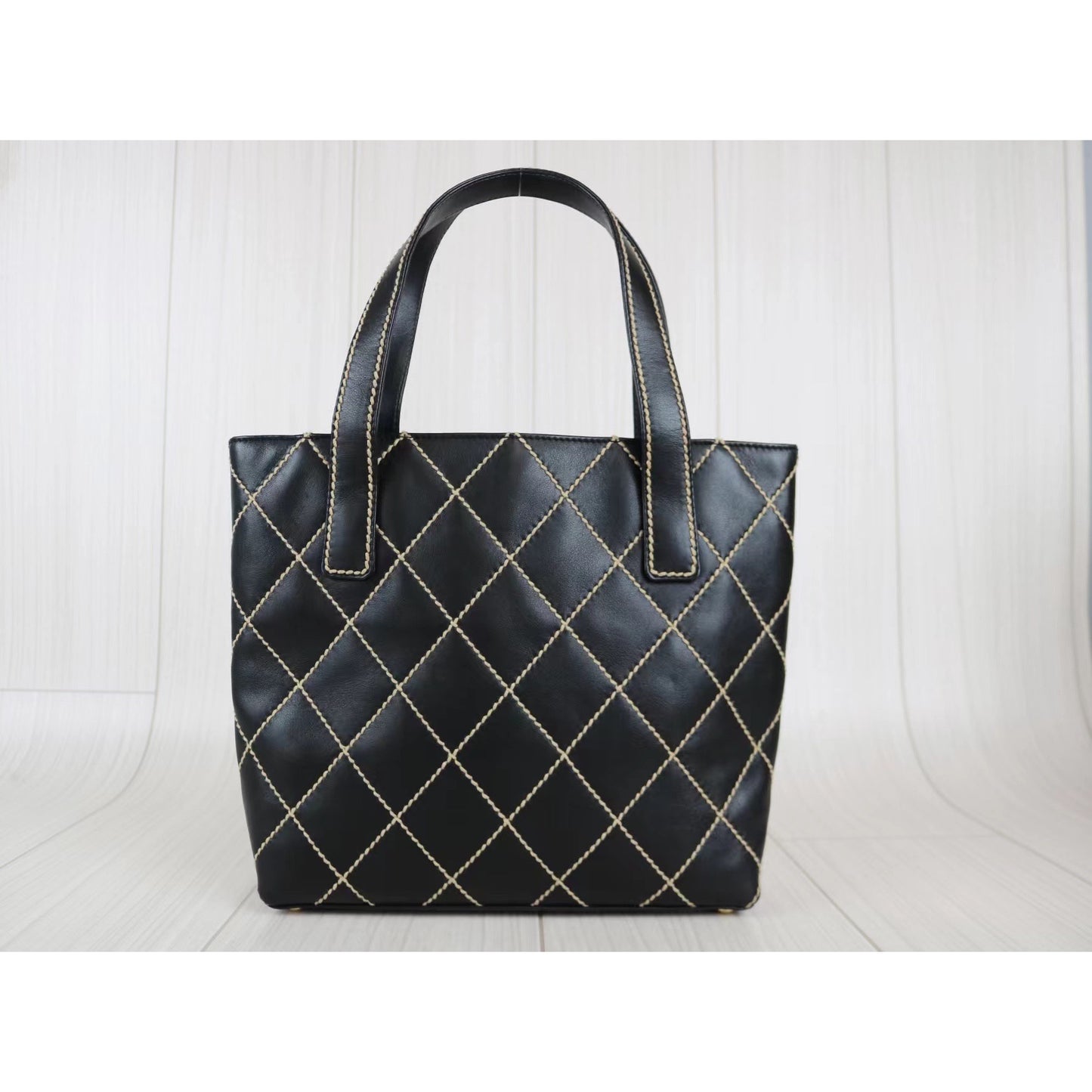 Rank A ｜Chanel Black Lamb Skin Wild Stitching Coco Mark Handbag ｜062108