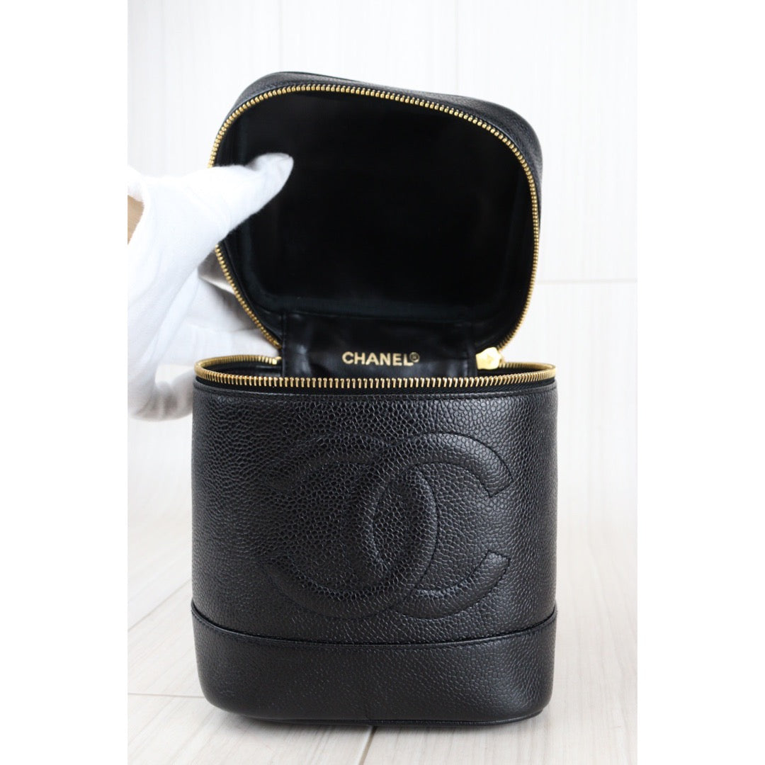 Rank A ｜ CHANEL Caviar Skin Vanity Handbag ｜23012701