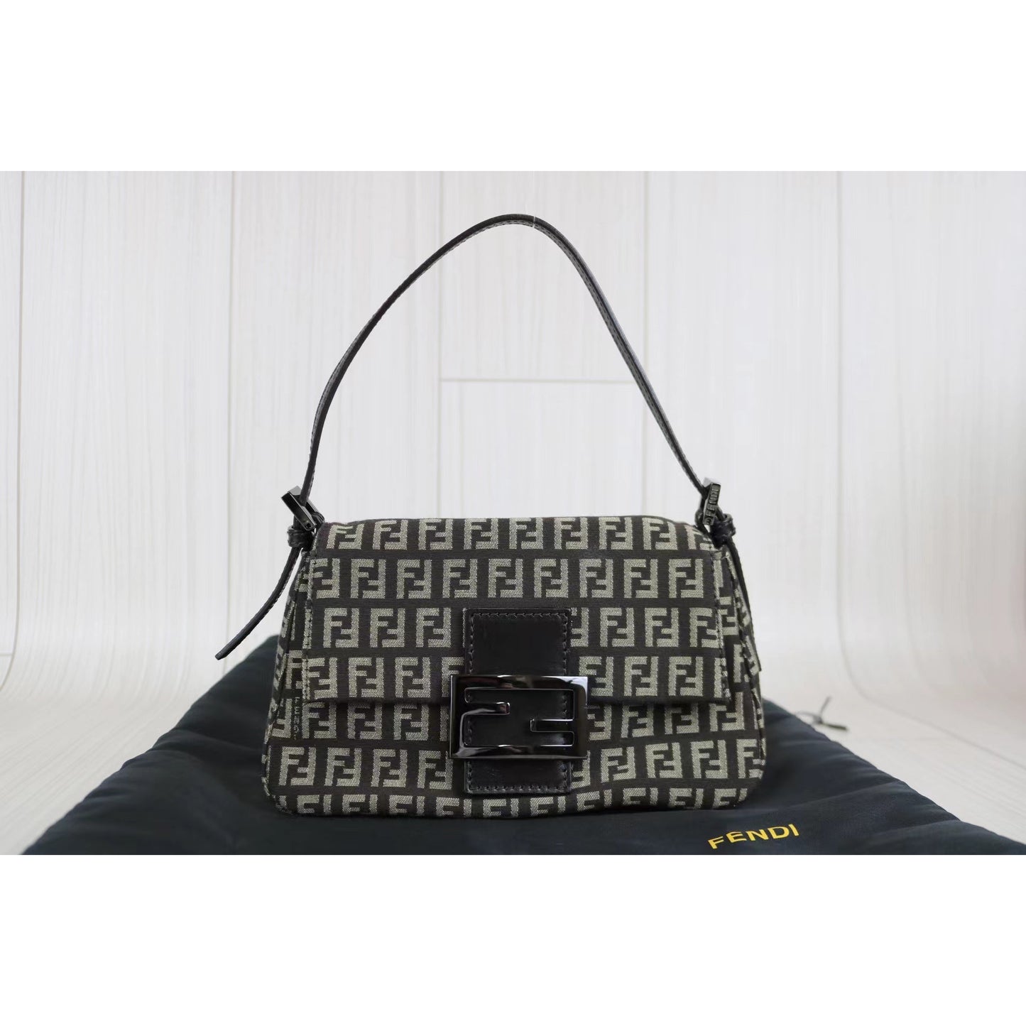 Rank A ｜ FENDI  Shoulder Bag ｜033109