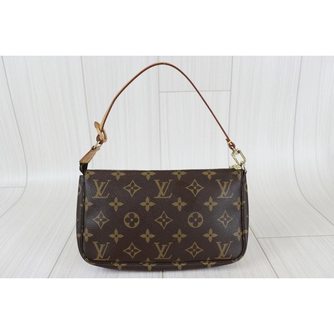 Rank AB ｜ LV Monogram Pochette Accessoires ｜22102802